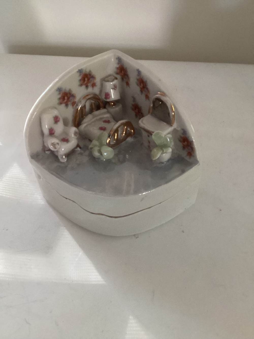Unique Handcrafted Ceramic Trinket Box 3D Bedroom Design in Pink/white floral